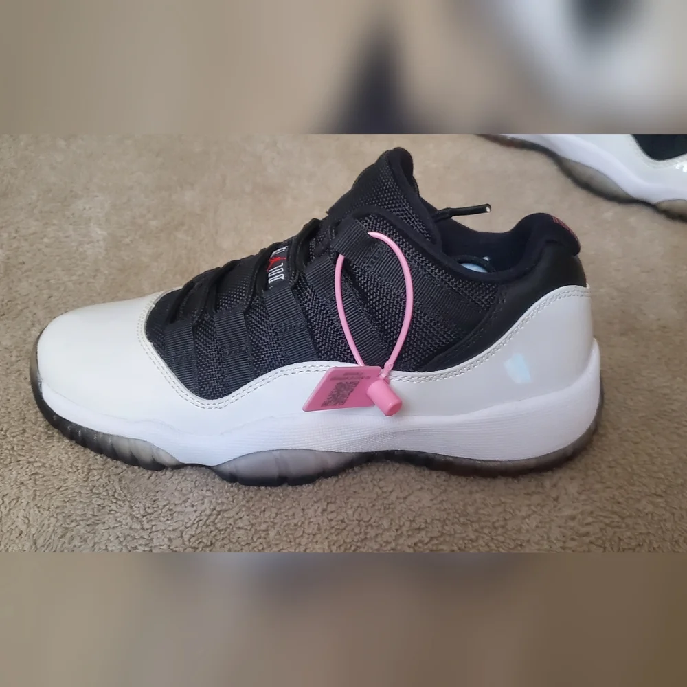 Rare DS OG all Air Jordan 11 retro low tuxedo 2013    XI gs women (Sample pair) - Picture 7 of 11